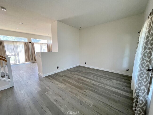 Photo - 1388 Sutherland Dr