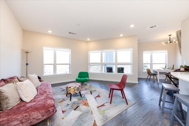 Building Photo - Bright 1BR Corner Condo in NoDa – Walk to Dining, Breweries & Light Rail Unit 2213