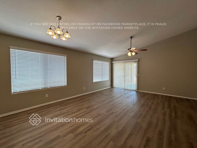 2122 S 114th Ave