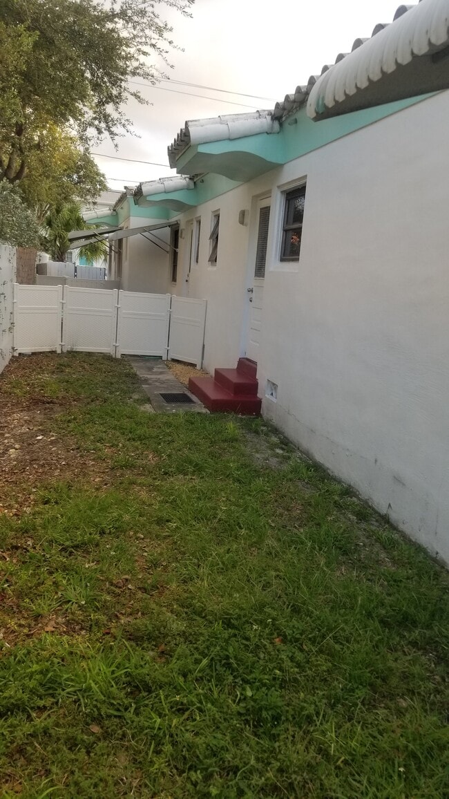 Photo - 1830 Jackson St Unit FRONT 1/1