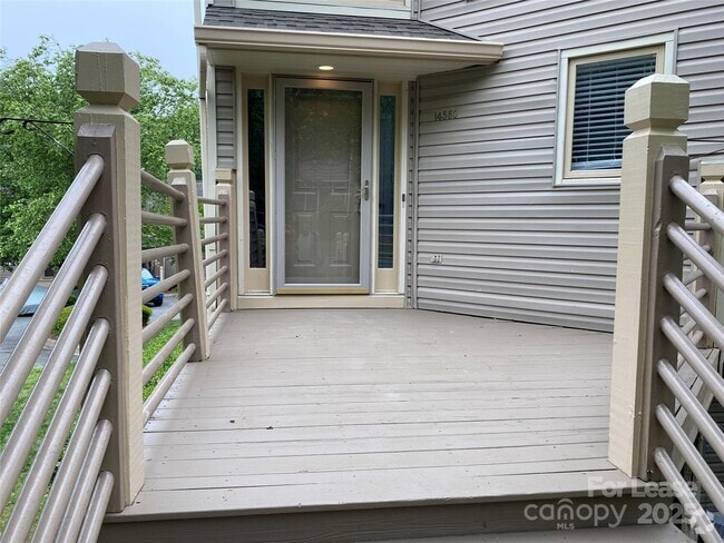 Building Photo - 14550 Waterside Dr Rental