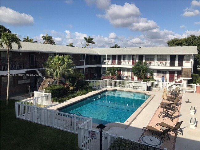 Building Photo - 1050 Atlantic Shores Blvd Unit 204
