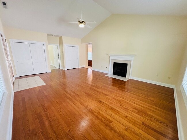 Photo - 1733 Lions Dr NW