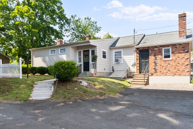 Building Photo - 160 Beecher St