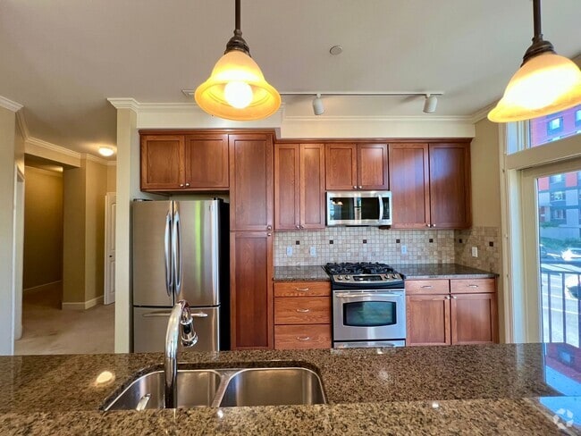 Building Photo - Spacious 2 Bedroom Condo in Fairhaven!