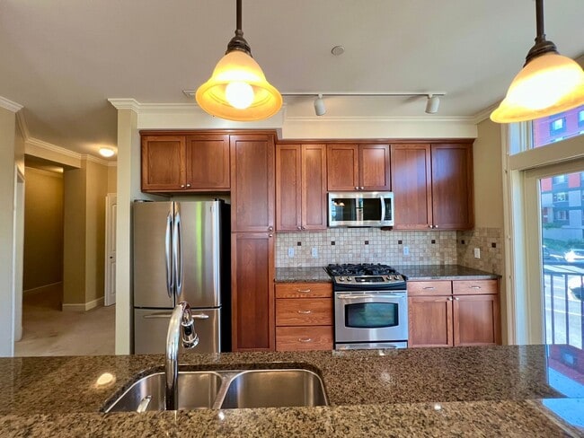 Spacious 2 Bedroom Condo in Fairhaven! - Spacious 2 Bedroom Condo in Fairhaven!