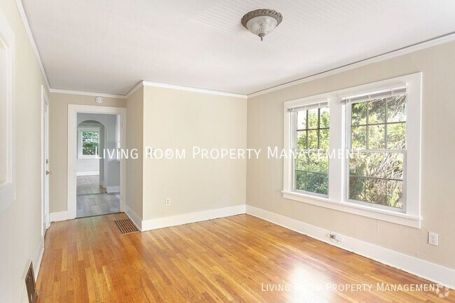 Building Photo - Charming, South Portland, Light-filled Apa... Unit #4 Rental