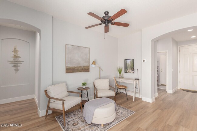 Photo - 3725 E Meadowview Dr