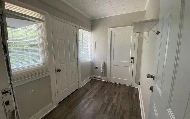 Photo - 606 N Moore Rd