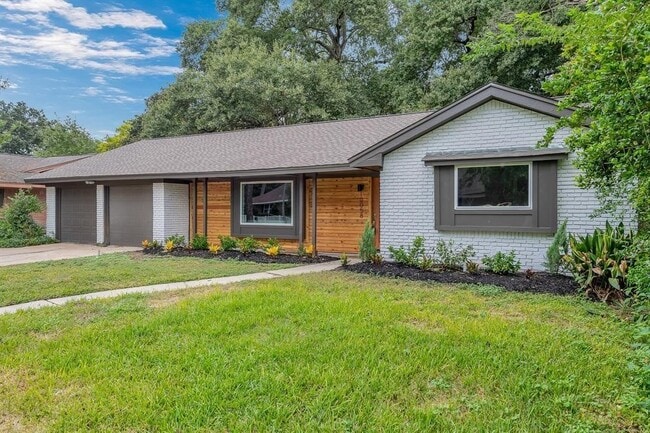 Photo - 10058 Larston St