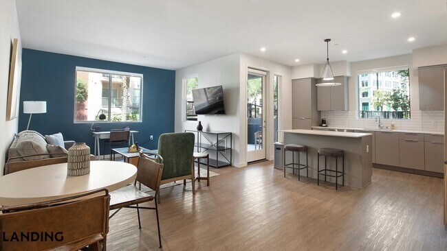 Photo - 9235 W Russell Rd Unidad 207