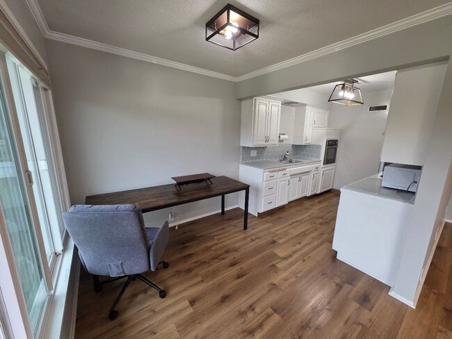 Photo - UPPER 1BD/1BA CONDO WITH GARAGE AND COMMON... Unit 4