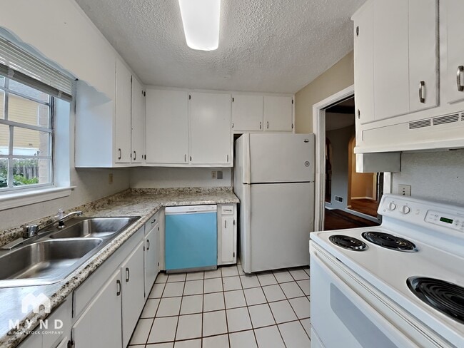 Photo - 988 Hearthstone Dr