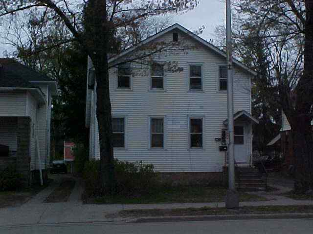 Photo - 1625 Main St Apartments