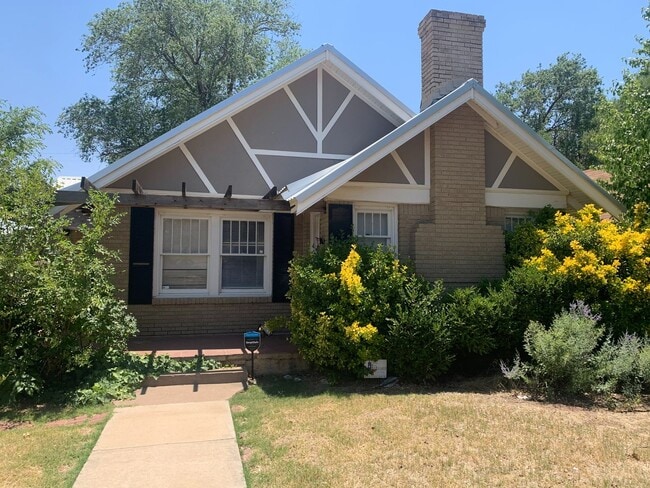 Building Photo - Pre-Leasing - 2 bed 1 bath