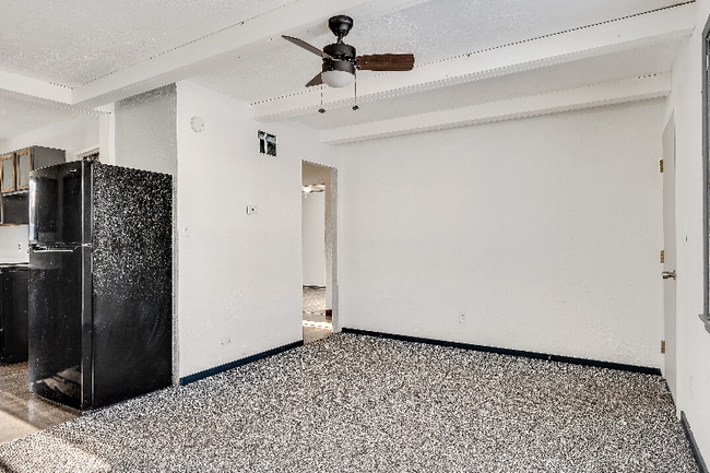 Photo - 731 E Division St