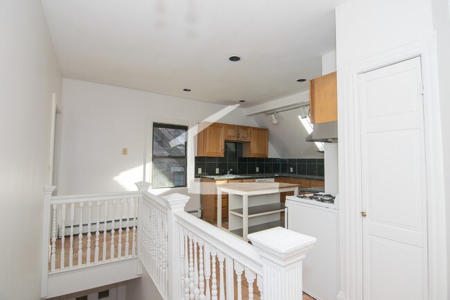 Photo - 132 Chiswick Rd Unit 2