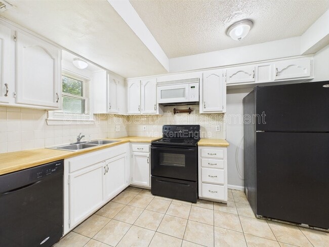 Photo - 1229 W Hayward Ave Unidad C