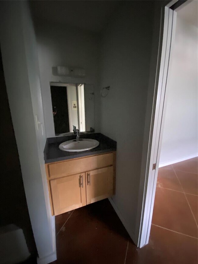Photo - 820 Houston St Unidad 205