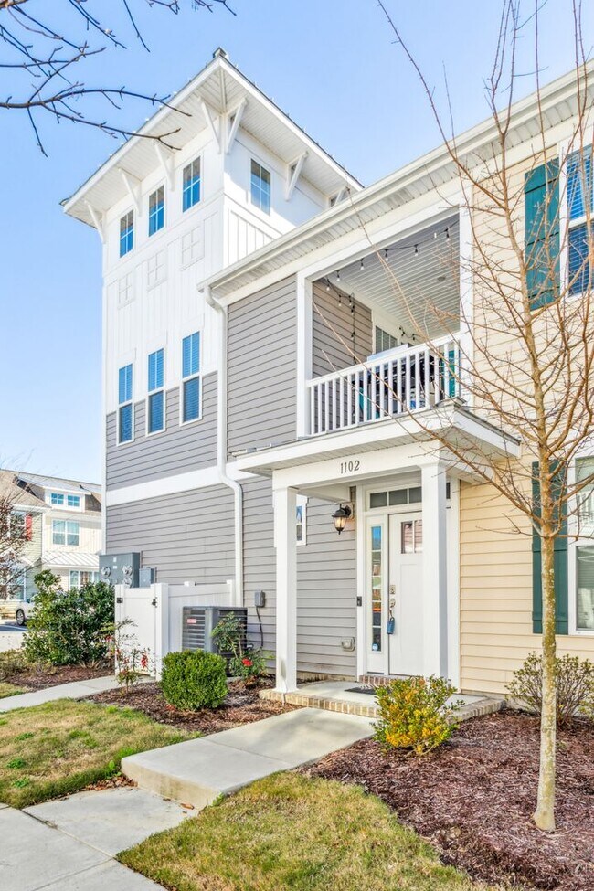 Photo - *Almost New & Ready for You!*