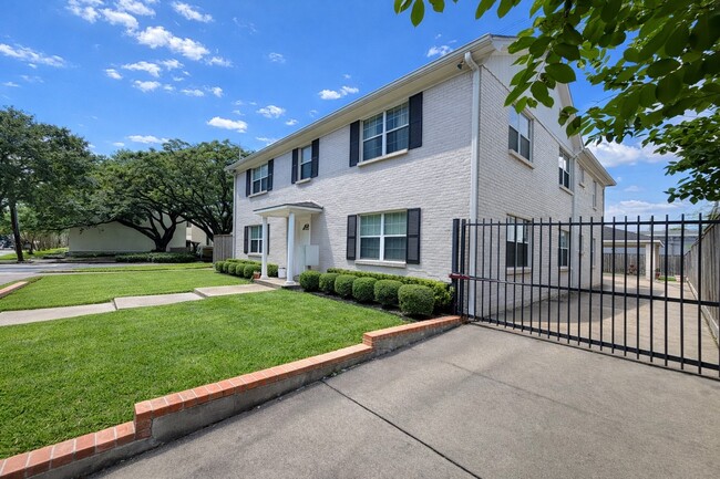 Photo - 2126 Banks St Unit 3