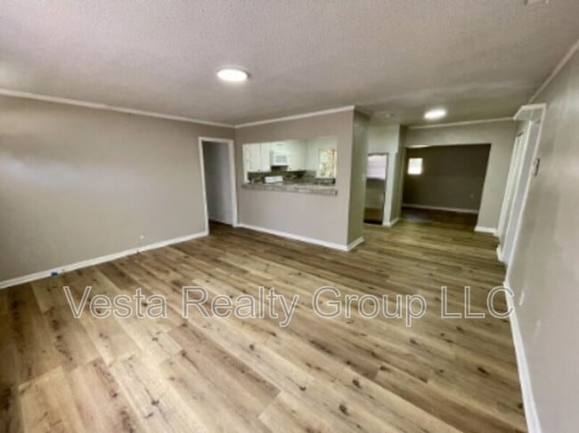 Photo - 1595 Winston Dr