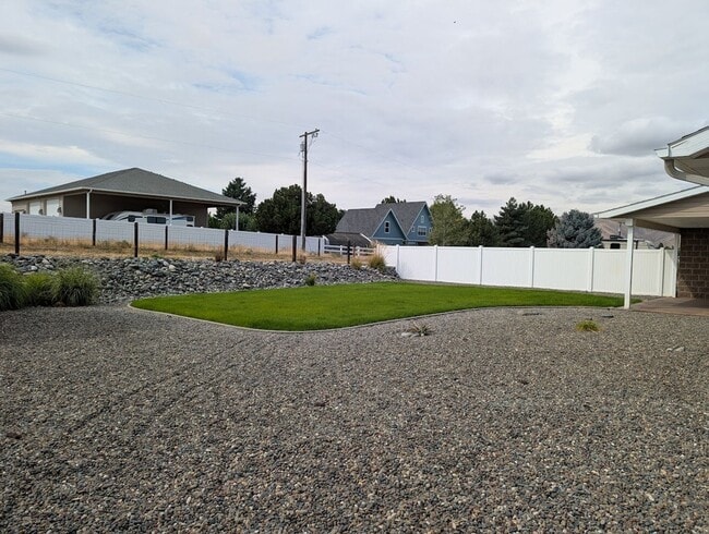 Photo - Gorgeous 3 Bed 2 Bath Clarkston Townhouse ...