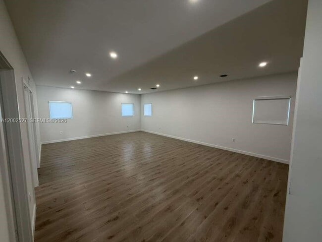 Photo - 831 SE 9th Ave