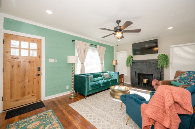 Photo - 611 W Houston St