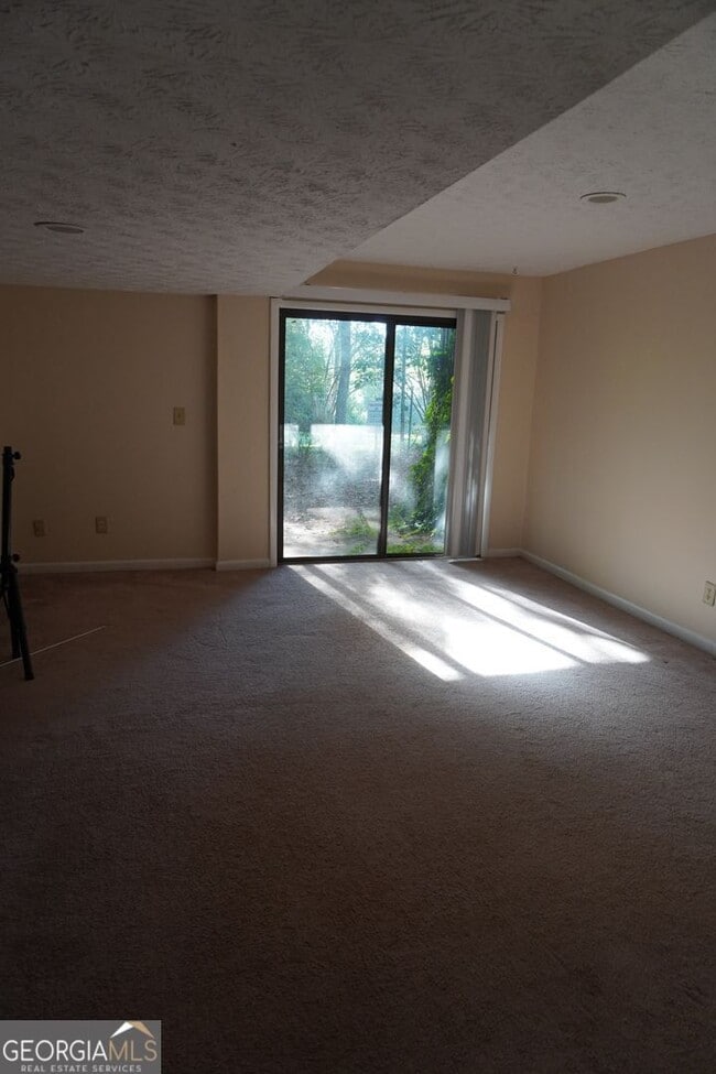 Photo - 195 Woodstone Dr