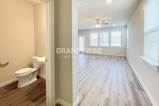 Photo - 10402 Ida Gdn Wy