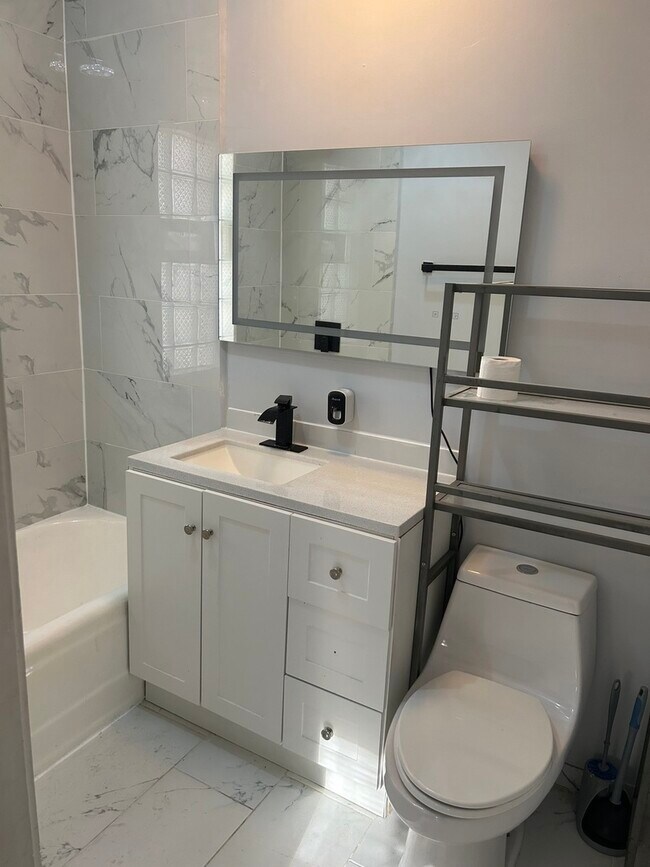 Photo - 1237 S 58th Ave