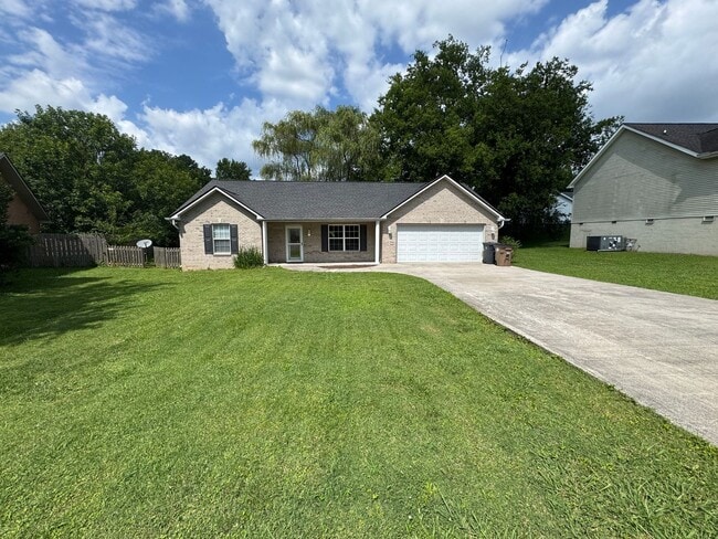 Building Photo - Single-Level Living in an Unbeatable Location