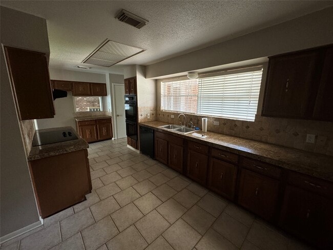 Photo - 15810 Hickory Knoll Dr