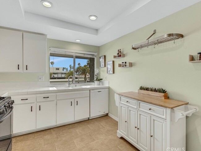 1 Bedroom + Loft Condo in Huntington Beach - 1 Bedroom + Loft Condo in Huntington Beach