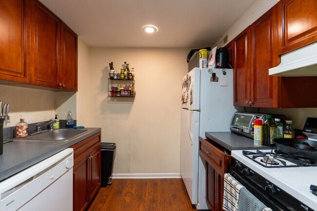 Photo - Beautiful 2 bedroom Bi level unit