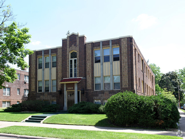 Building Photo - 2817 Xerxes Ave S Rental