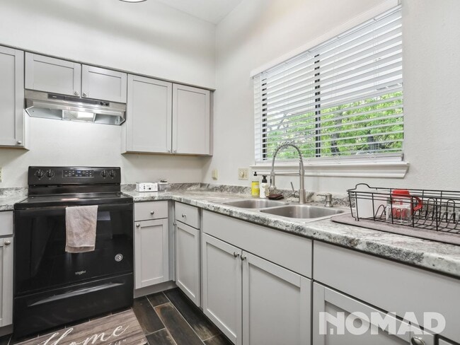 Photo - 1404 Norwalk Ln