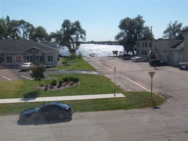 Building Photo - Charming House on Bay Shore Drive Close to the Lake! SHORT TERM LEASING! Available Now!