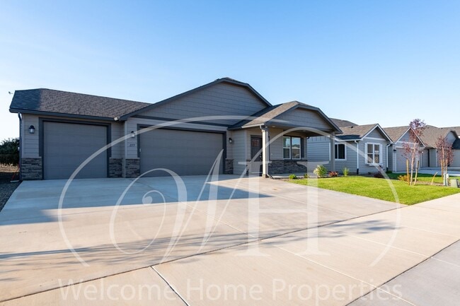 Photo - Brand NEW Home! Overlooking the Golf Course!