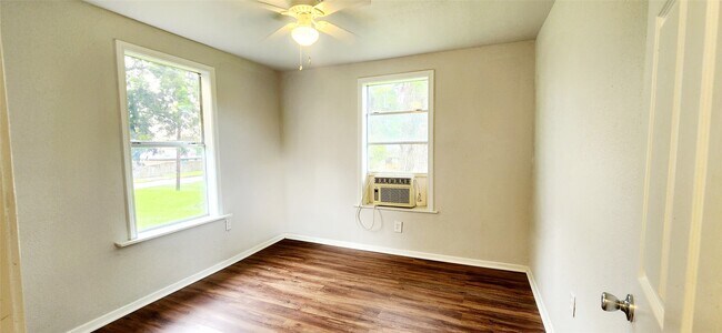 Photo - 136 W Marion St