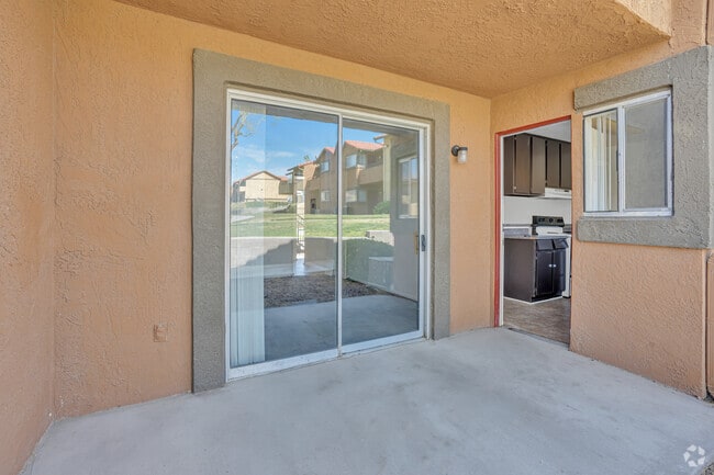 1BR, 1BA - 650SF - Patio