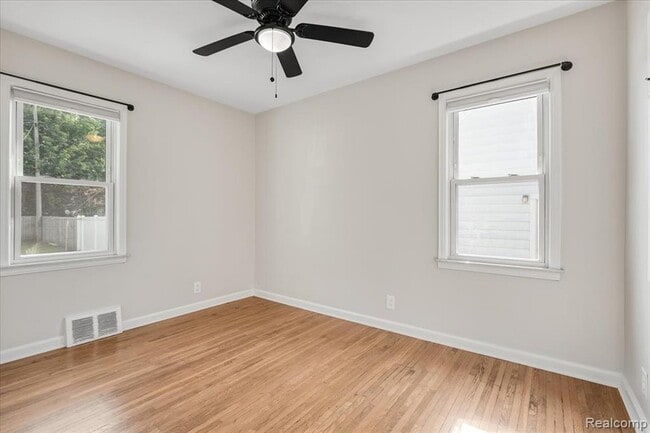 Photo - 908 Bauman Ave