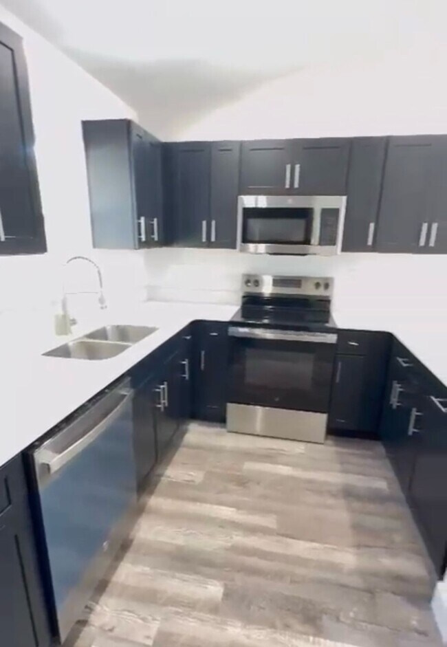 Photo - 14 Locust Radial