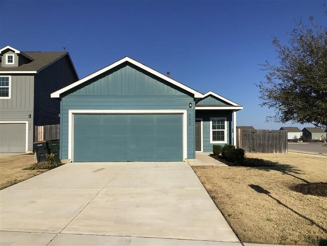 Building Photo - 900 Piney Cove