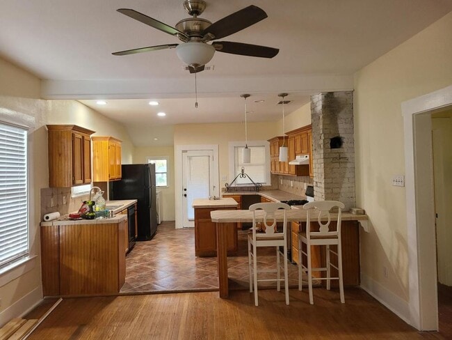 Photo - 325 Queen Anne Ct