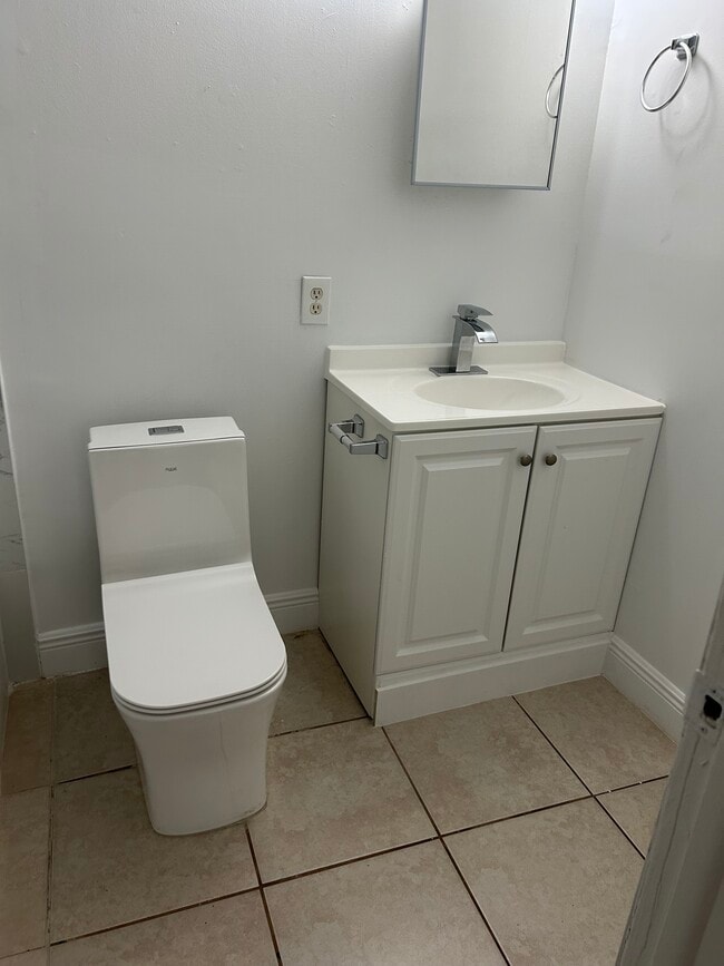 Photo - 5725 NW 27th Ct Unit 5725 NW 27 Ct