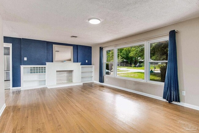 Photo - 2033 E Bobe St