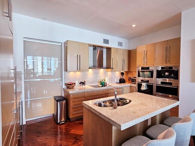 Photo - 900 Brickell Key Blvd