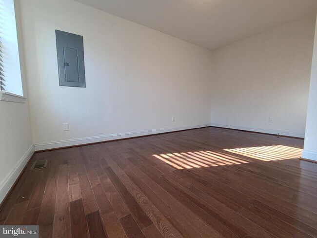 Photo - 250 S Washington St